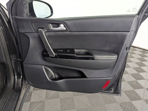 Used 2022 Kia Sportage EX image 17