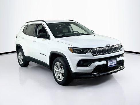 Used 2022 Jeep Compass Latitude AWD/4WD image 3