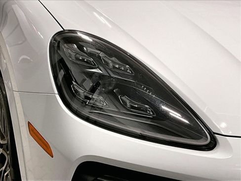 Certified 2023 Porsche Cayenne Platinum Edition image 6
