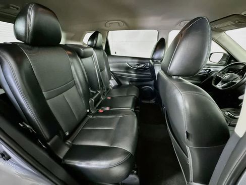 Used 2018 Nissan Rogue SL FWD image 32