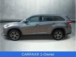 Used 2019 Toyota Highlander LE AWD/4WD video 2