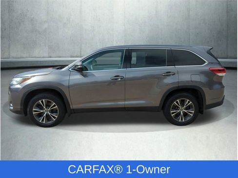 Used 2019 Toyota Highlander LE AWD/4WD image 2