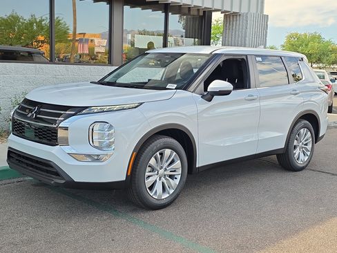 New 2026 Mitsubishi Outlander ES FWD image 3