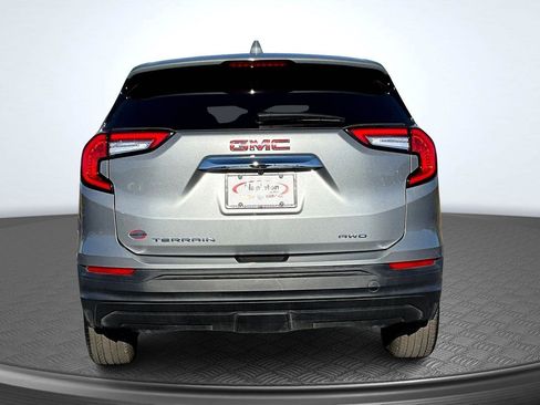 Used 2024 GMC Terrain SLE image 4