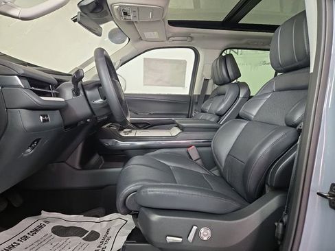 New 2025 Lincoln Navigator L Reserve AWD/4WD image 13