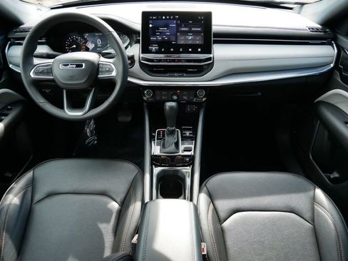 Used 2024 Jeep Compass Limited image 13