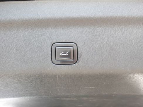 Used 2024 Chevrolet Suburban Premier AWD/4WD image 29