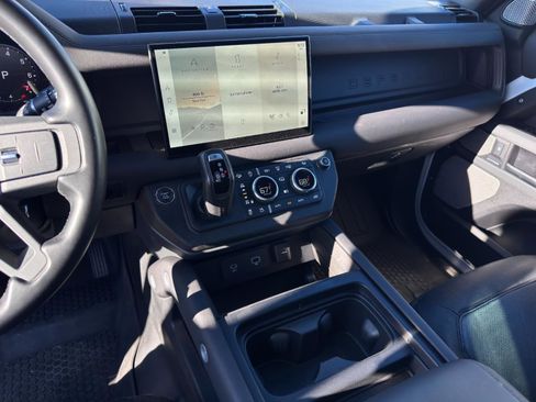 Used 2024 Land Rover Defender 130 X-Dynamic SE image 19