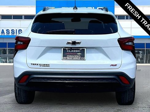 Used 2025 Chevrolet Trax RS w/ Driver Confidence Package FWD image 4