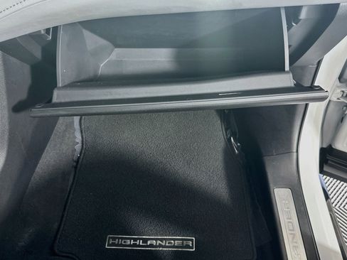 Used 2022 Toyota Highlander Limited FWD image 32