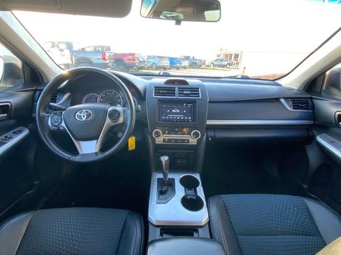 Used 2014 Toyota Camry SE image 10