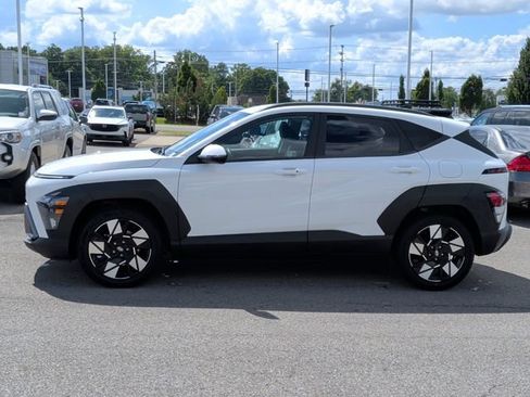 Used 2024 Hyundai Kona SEL FWD image 2