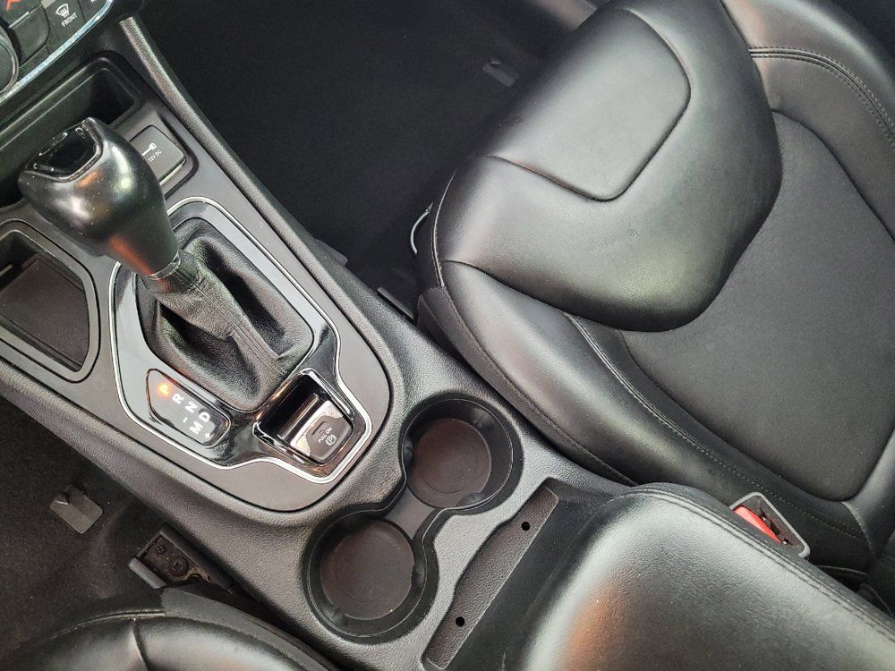 Used 2021 Jeep Cherokee Latitude Plus FWD image 26