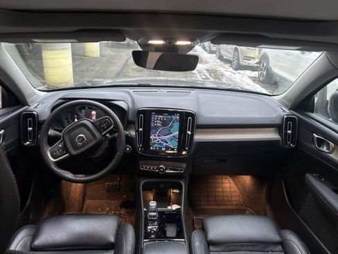 Used 2023 Volvo XC40 B5 Plus w/ Climate Package image 5