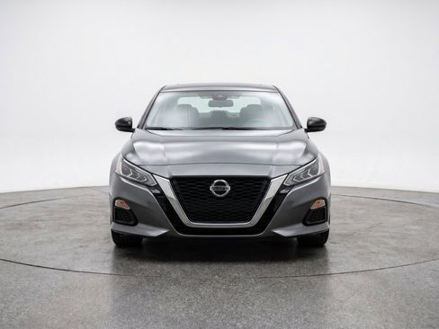 Used 2025 Nissan Altima 2.5 SV FWD image 2