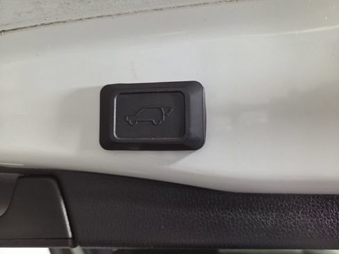Used 2022 Toyota RAV4 XLE Premium AWD/4WD image 34
