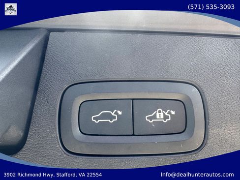 Used 2023 Volvo XC60 B5 Plus FWD image 14