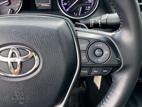 Used 2018 Toyota Camry SE FWD image 25