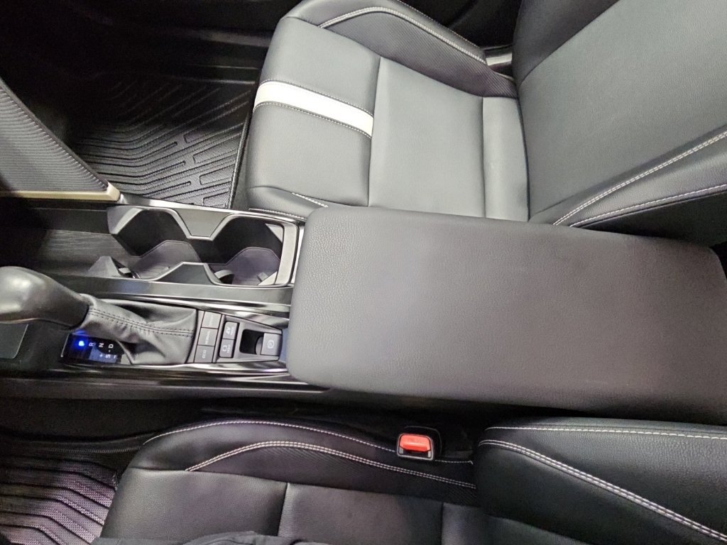 Used 2025 Toyota Camry SE FWD image 23