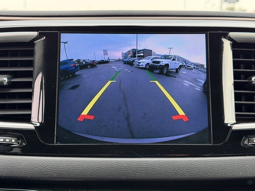 Used 2017 Chrysler Pacifica Touring Plus w/ Tire & Wheel Group FWD image 31