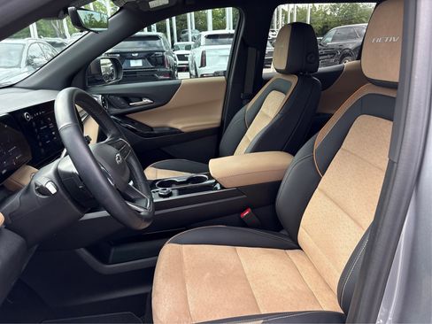 Used 2025 Chevrolet Equinox ACTIV w/ Safety and Technology Package image 9