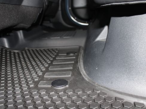 Used 2024 Land Rover Defender 110 S image 40