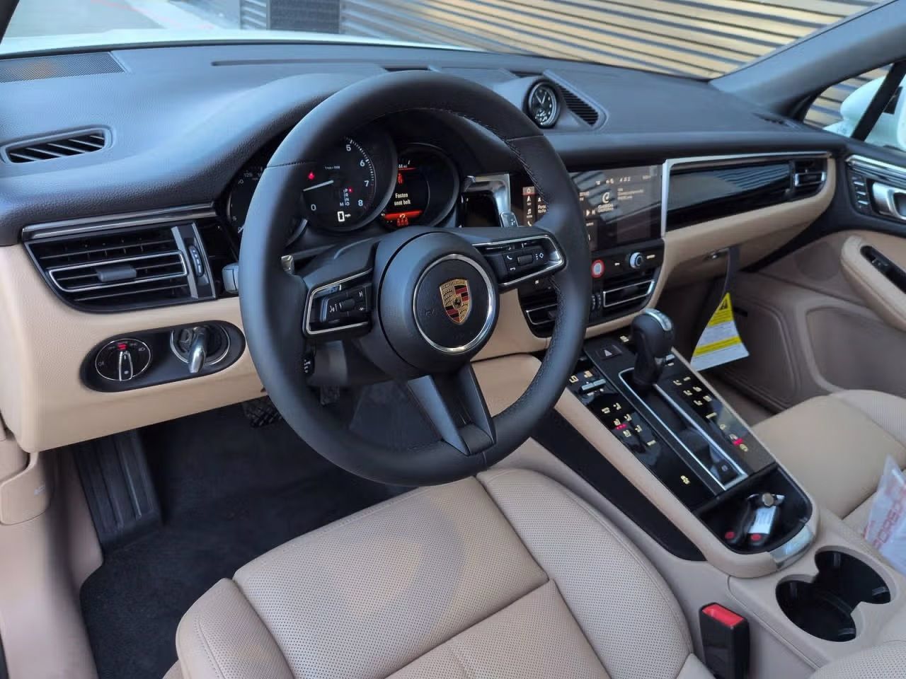 Certified 2026 Porsche Macan AWD/4WD image 4