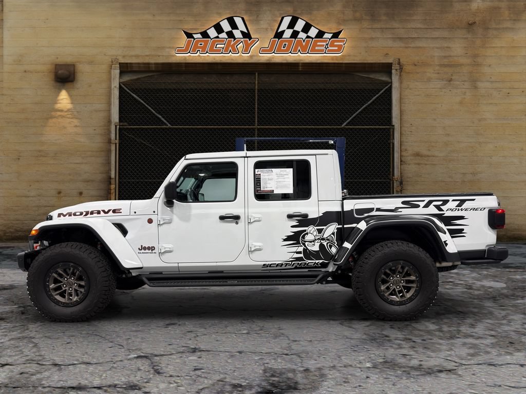 Used 2024 Jeep Gladiator Mojave AWD/4WD image 2