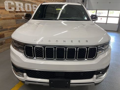 Used 2024 Jeep Wagoneer L Series II w/ Flexible Seating Group AWD/4WD image 8