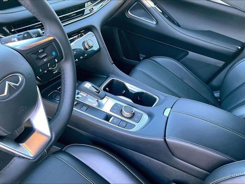 Used 2025 INFINITI QX60 Luxe w/ Black Edition image 17