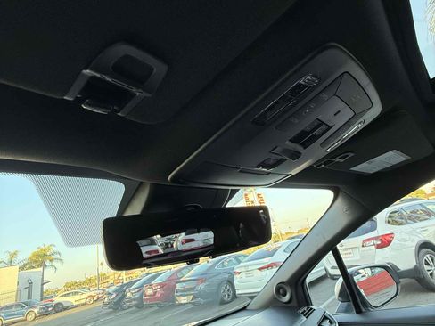 Used 2025 Toyota Sienna Platinum image 65