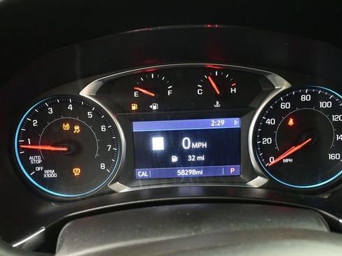 Used 2019 Chevrolet Equinox LT w/ Sun & Navigation Package AWD/4WD image 3