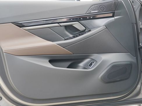 New 2026 BMW i5 eDrive40 w/ Premium Package AWD/4WD image 9