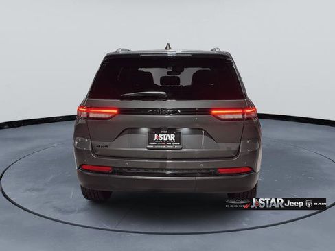Used 2023 Jeep Grand Cherokee Altitude image 5
