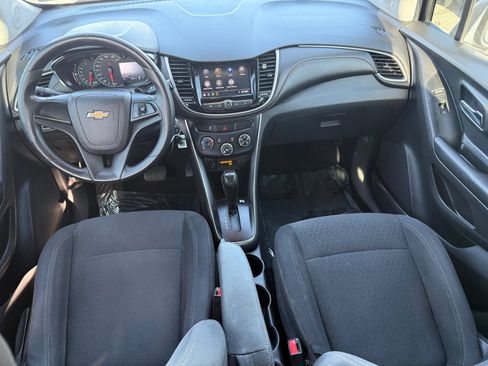 Used 2020 Chevrolet Trax LS FWD image 27