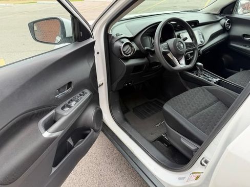 Used 2021 Nissan Kicks SV FWD image 3