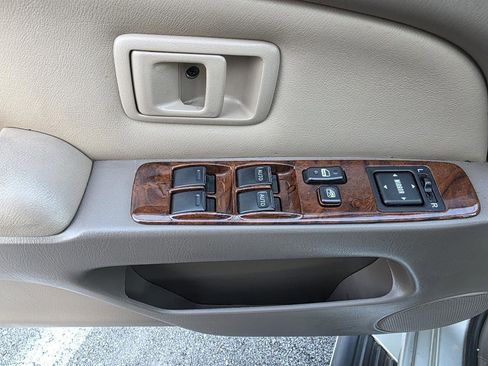 Used 2000 Toyota 4Runner Limited image 10