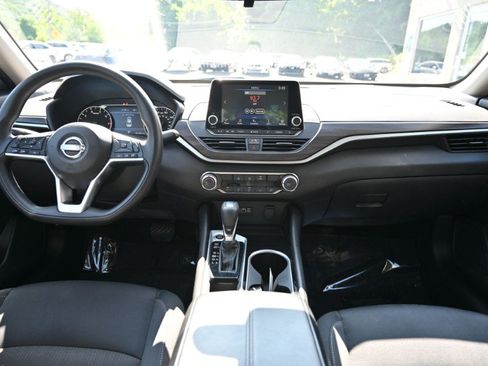 Used 2024 Nissan Altima 2.5 SV FWD image 10