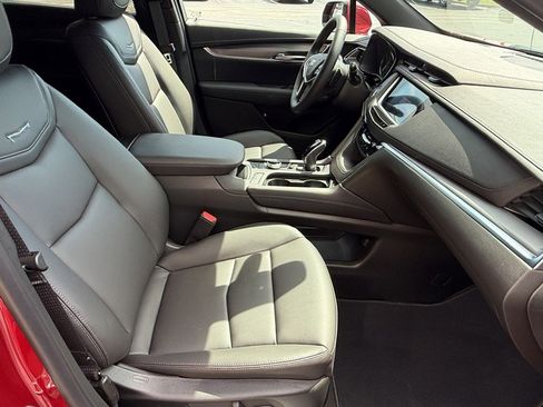 New 2026 Cadillac XT5 Luxury image 14