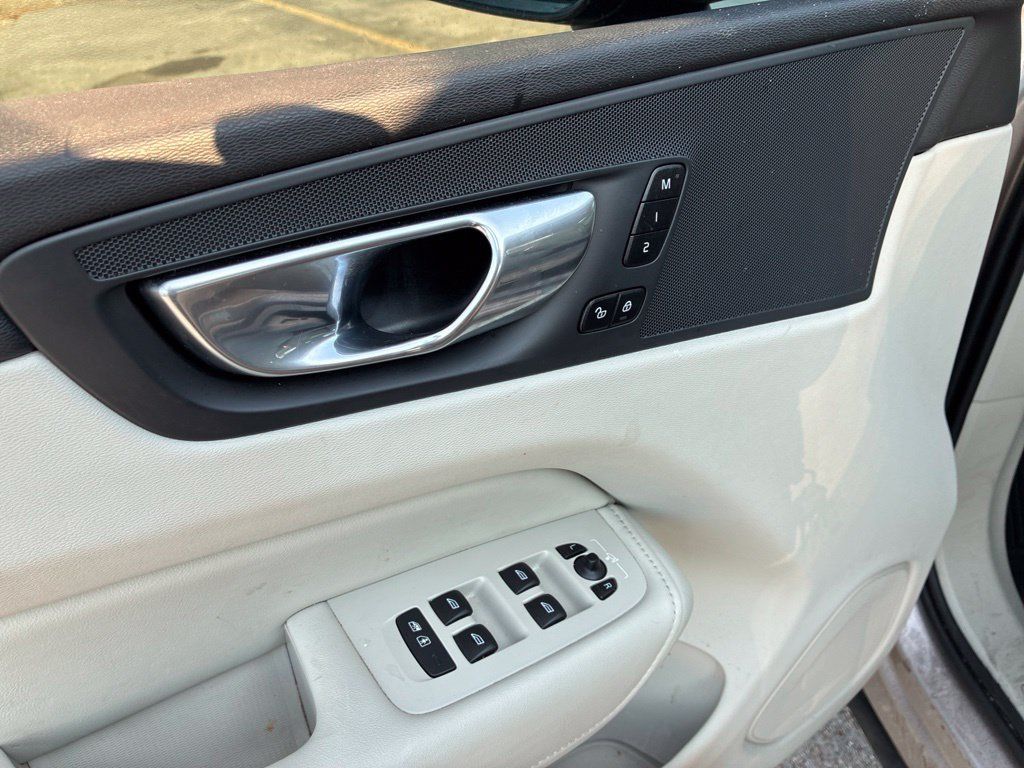 Used 2025 Volvo XC60 B5 Plus w/ Protection Package AWD/4WD image 26