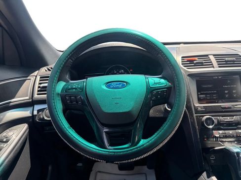 Used 2016 Ford Explorer XLT w/ Equipment Group 202A FWD image 12