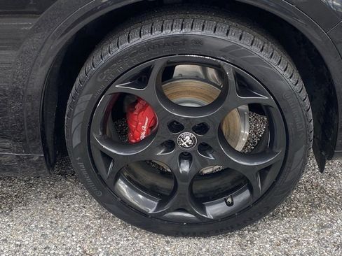 Used 2023 Alfa Romeo Stelvio Veloce image 12