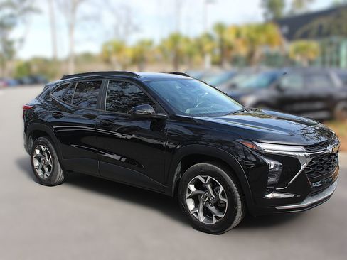 Used 2024 Chevrolet Trax LT w/ LT Convenience Package image 12