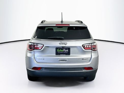 Used 2022 Jeep Compass Latitude w/ Sun and Sound Group AWD/4WD image 7