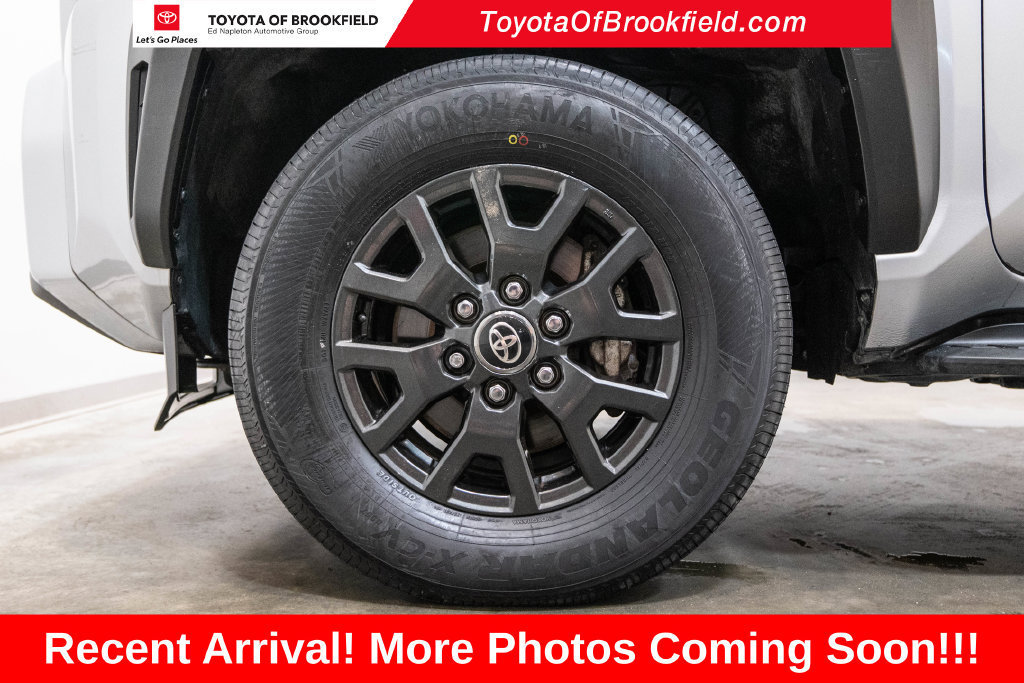 Used 2025 Toyota 4Runner SR5 AWD/4WD image 11