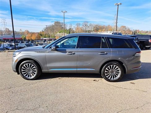 Used 2023 Lincoln Aviator Reserve w/ Equipment Group 201A image 2