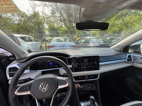 Used 2025 Volkswagen Taos SE FWD image 34