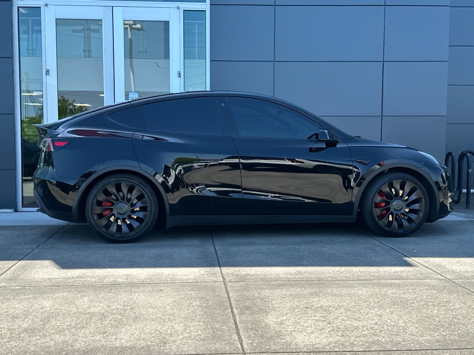 Used 2022 Tesla Model Y Performance AWD/4WD image 3