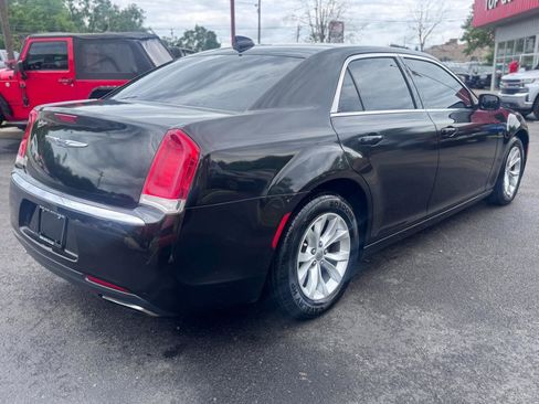 Used 2016 Chrysler 300 Limited RWD image 3