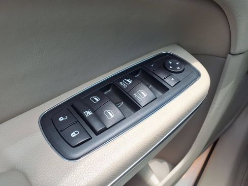 Used 2014 Chrysler 300 RWD image 14